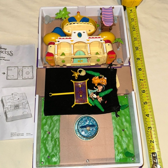 DISNEYPARKS EXCLUSIVE- JASMIN STORYBOOK PLAYSET - Picture 7 of 10
